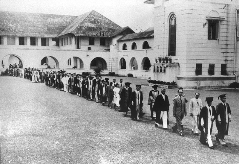 First convocation procession of court and senate of the University of Malaya, 1950. Raffles College Collection, courtesy of National Archives of Singapore (Media - Image no. 19980005803 - 0020).